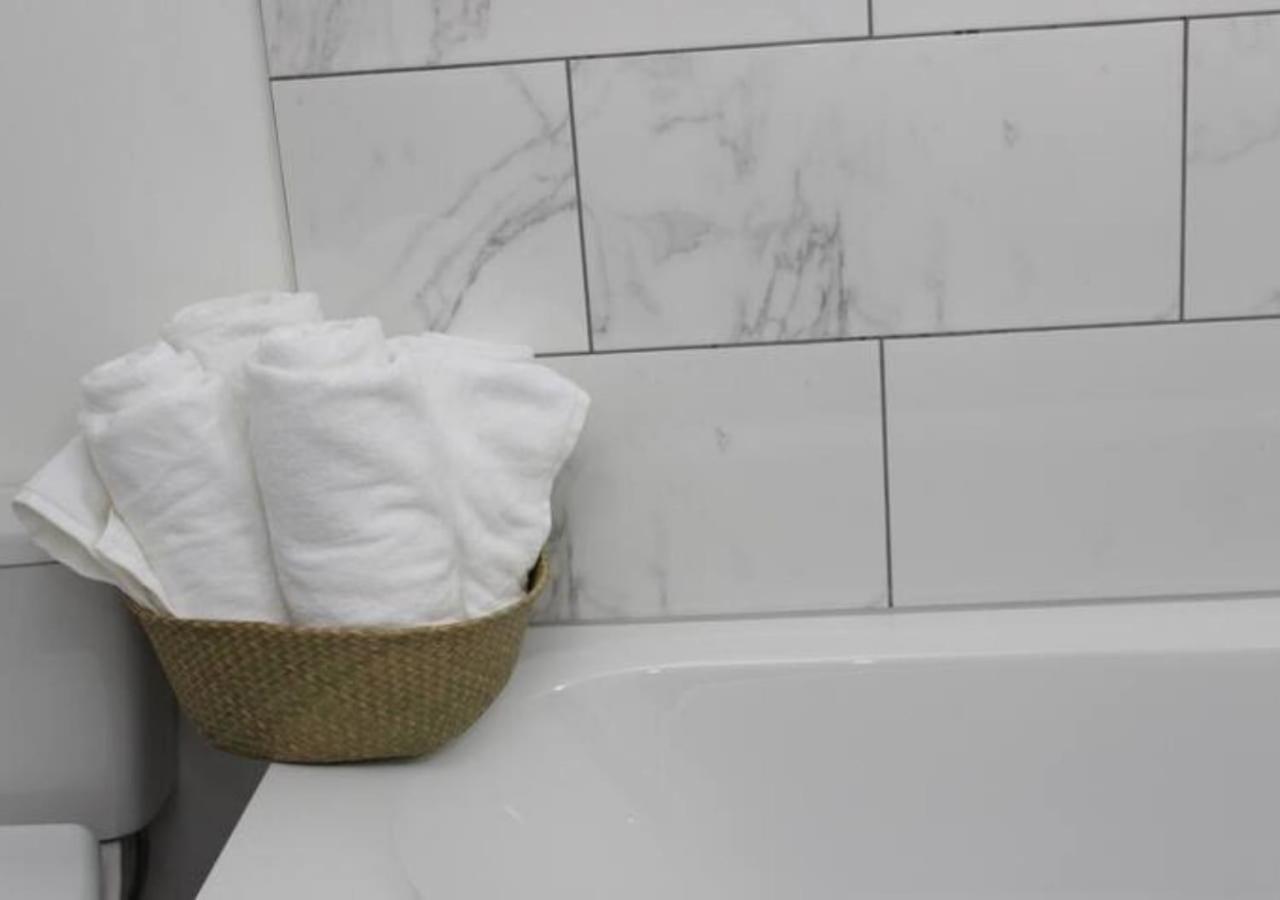 Вілла Newly Refurbished 3 Bed 2.5 Bath House In Staines Екстер'єр фото